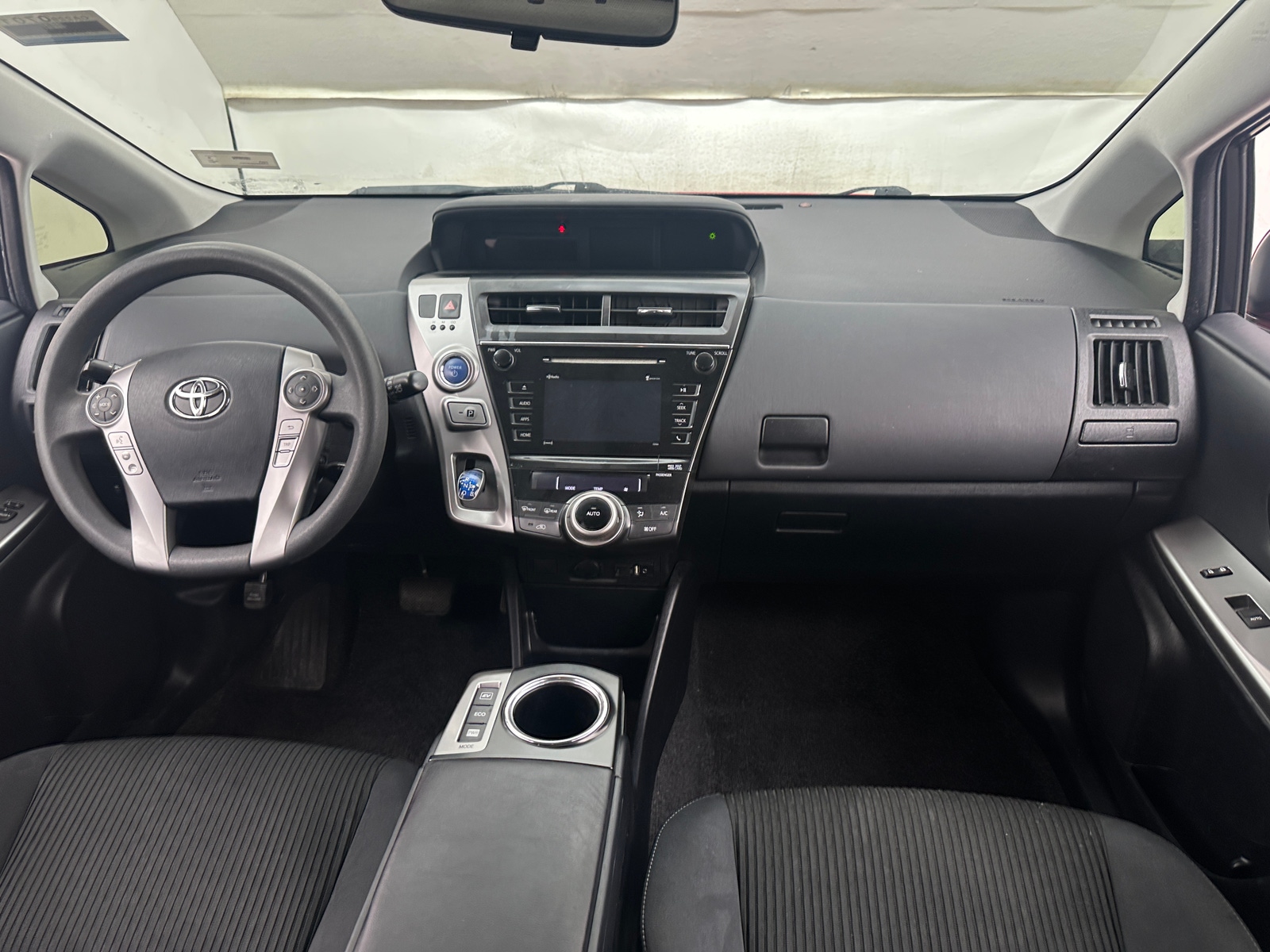 Thumbnail: 2017 Toyota Prius v - 3