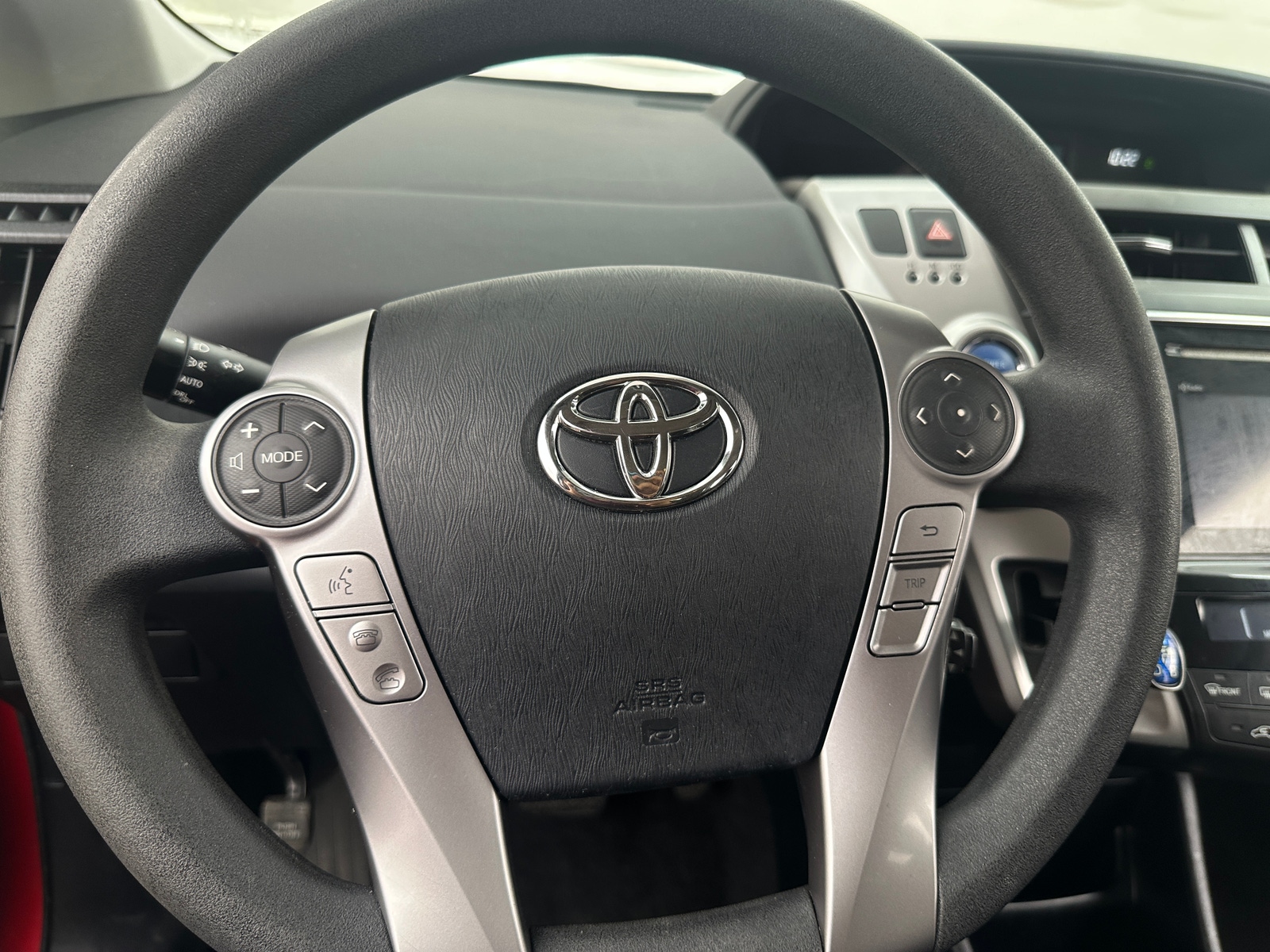 Thumbnail: 2017 Toyota Prius v - 5