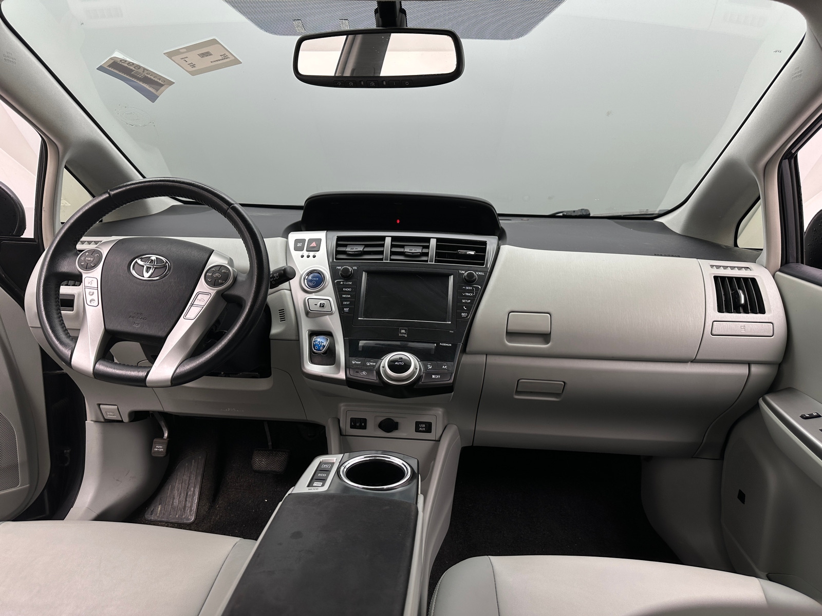 Thumbnail: 2014 Toyota Prius v - 2
