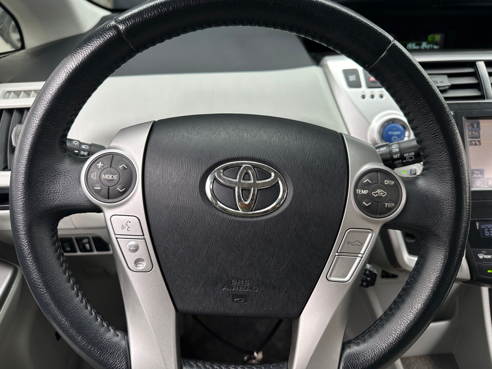 Thumbnail: 2014 Toyota Prius v - 4