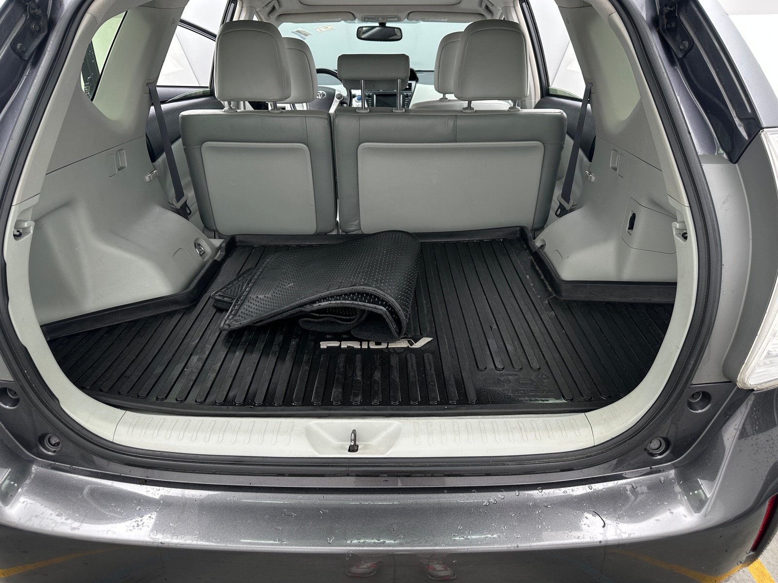 Thumbnail: 2014 Toyota Prius v - 6