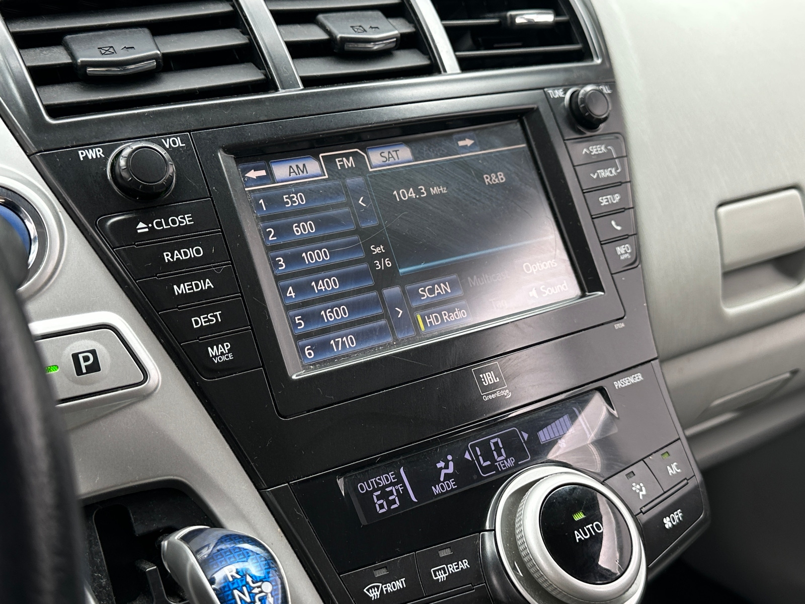 Thumbnail: 2014 Toyota Prius v - 3