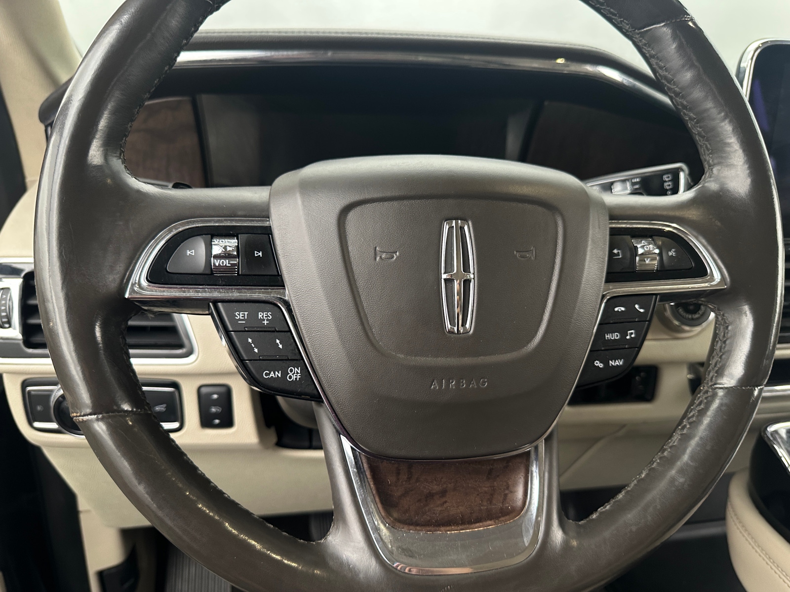 Thumbnail: 2018 Lincoln Navigator - 4