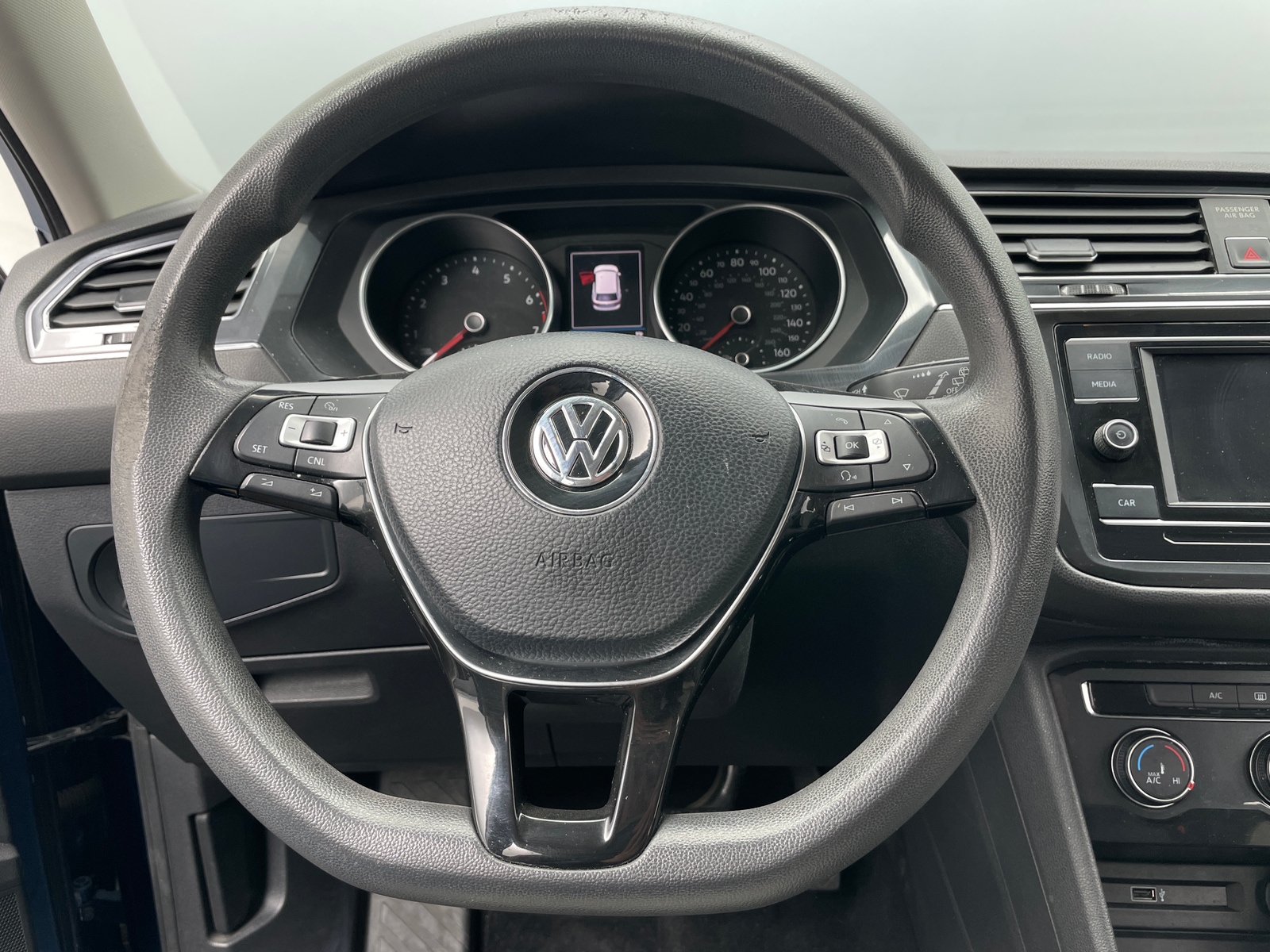 Thumbnail: 2018 Volkswagen Tiguan - 5