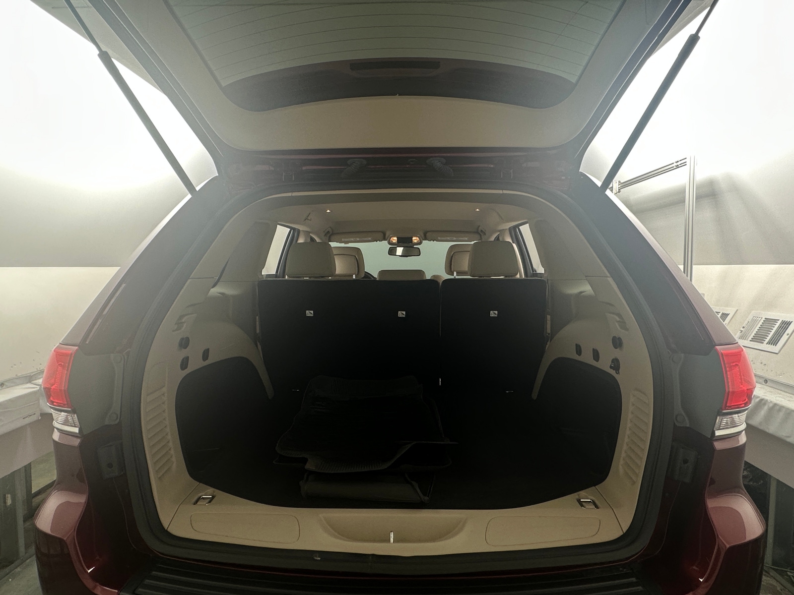 Thumbnail: 2016 Jeep Grand Cherokee - 7