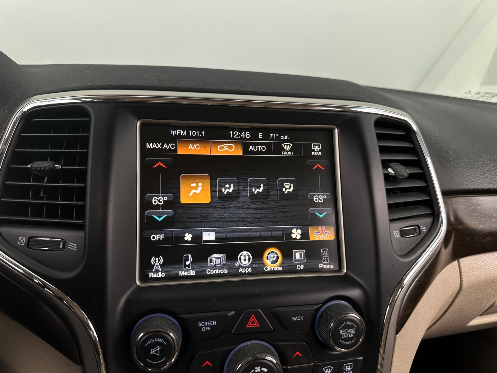 Thumbnail: 2016 Jeep Grand Cherokee - 4