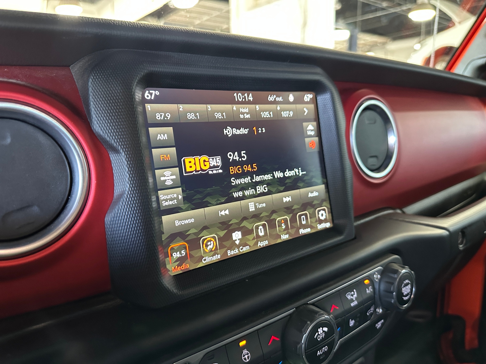 Thumbnail: 2020 Jeep Wrangler - 3
