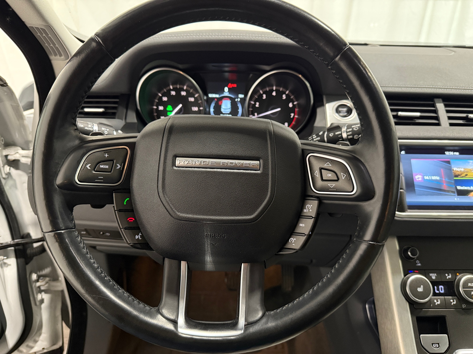 Thumbnail: 2017 Land Rover Range Rover Evoque - 4