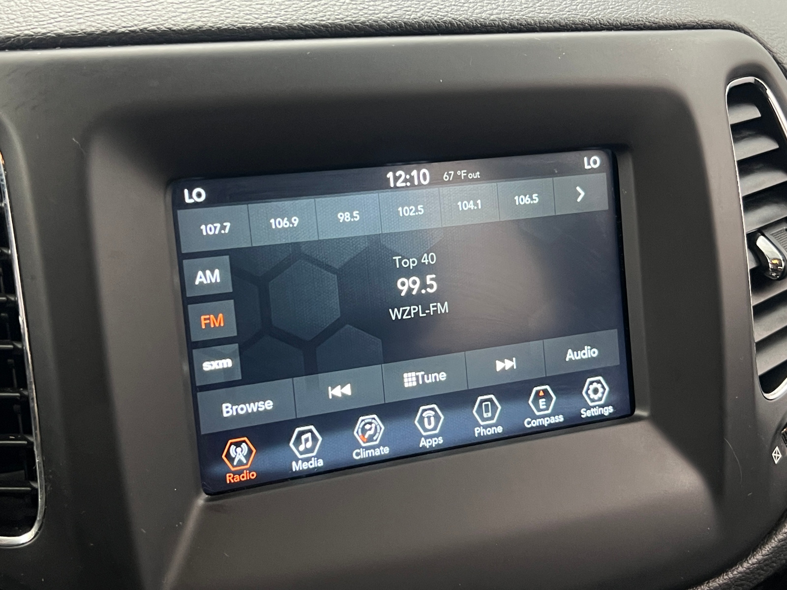 Thumbnail: 2020 Jeep Compass - 3