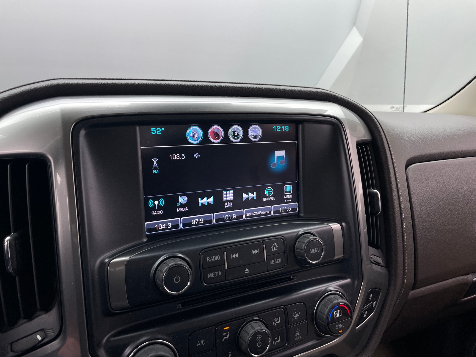 Thumbnail: 2016 Chevrolet Silverado 1500 - 3