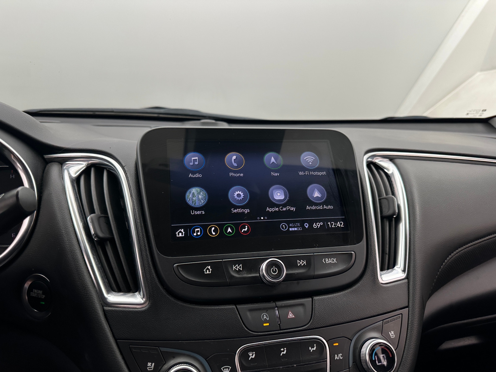 Thumbnail: 2024 Chevrolet Malibu - 3