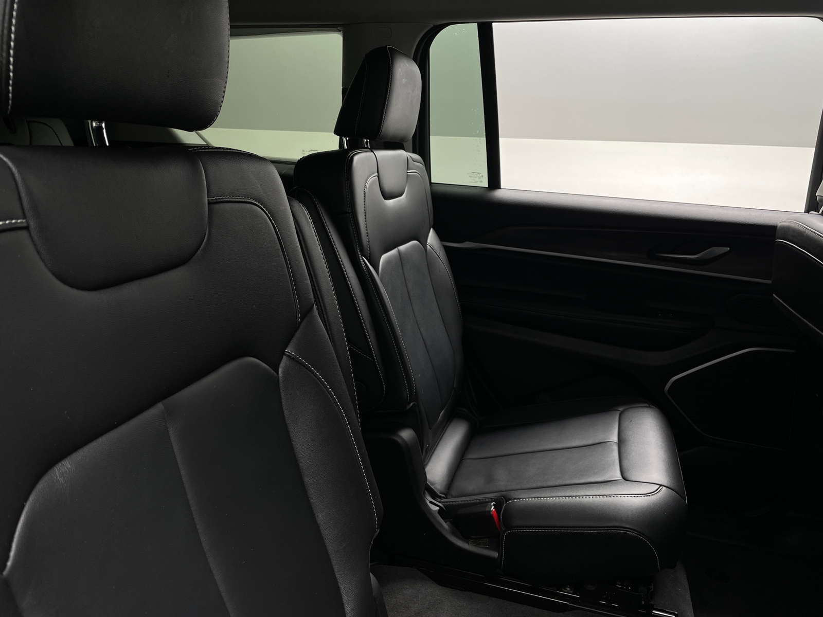 Thumbnail: 2022 Jeep Grand Cherokee L - 5