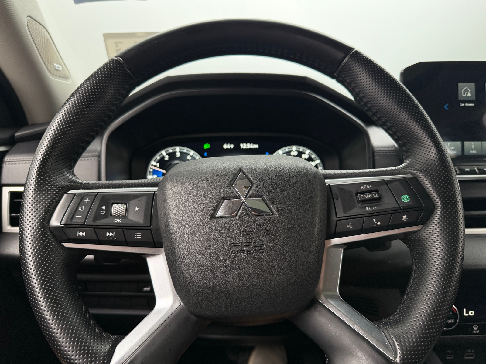 Thumbnail: 2024 Mitsubishi Outlander - 4