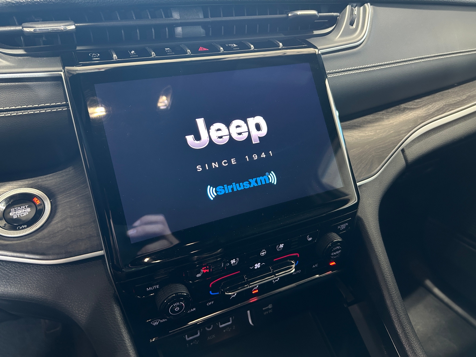 Thumbnail: 2024 Jeep Grand Cherokee L - 4