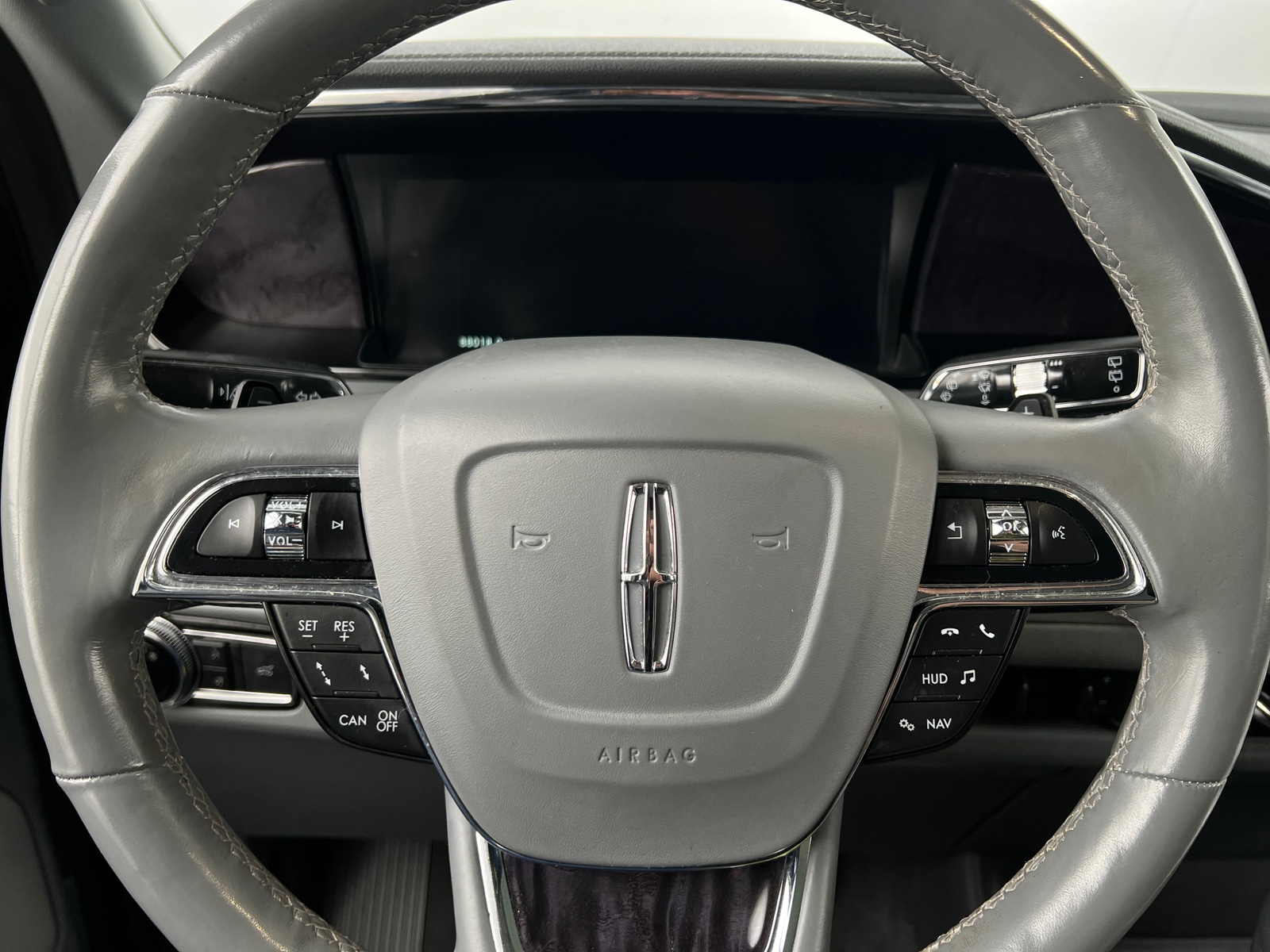 Thumbnail: 2019 Lincoln Navigator - 4