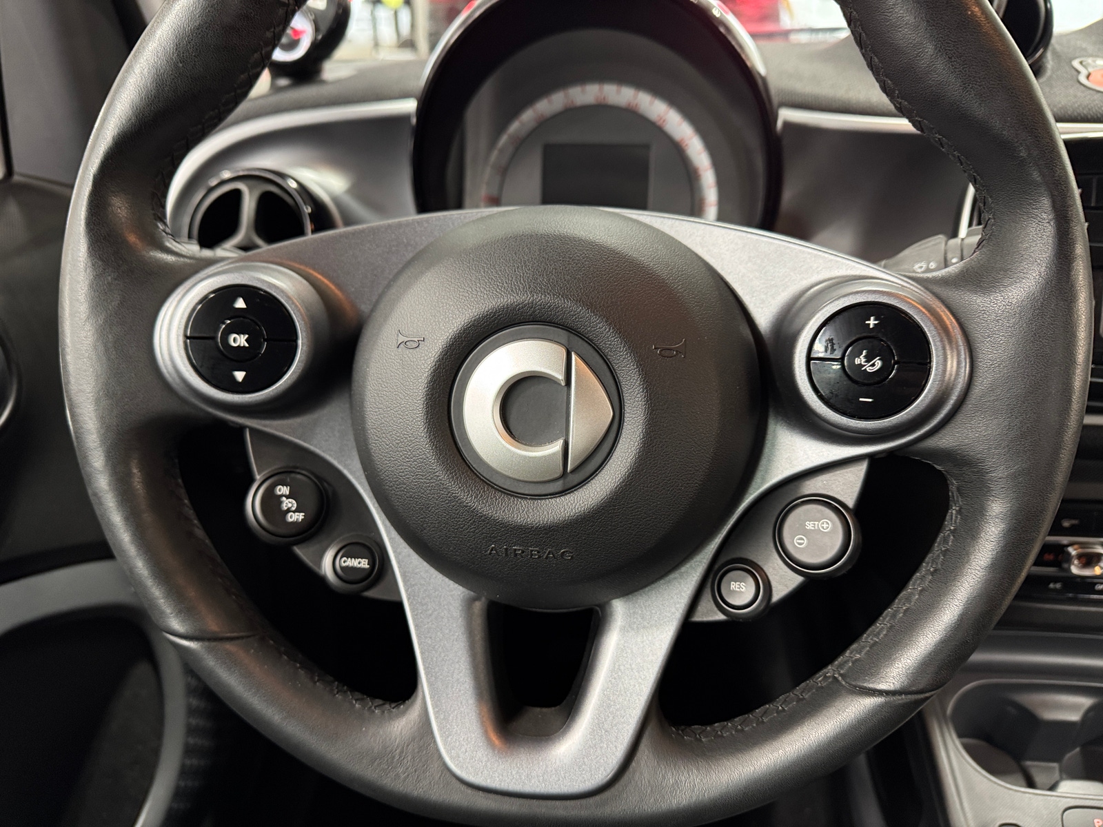 Thumbnail: 2019 smart fortwo - 5
