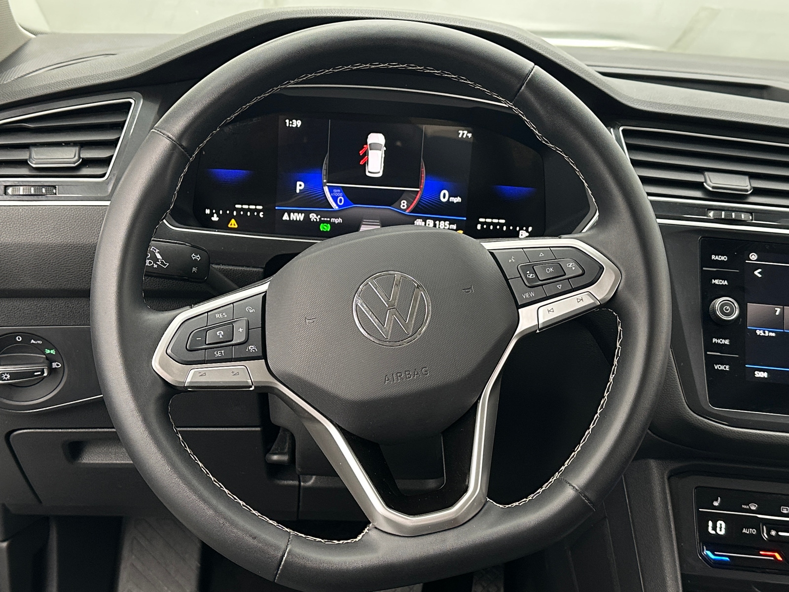Thumbnail: 2024 Volkswagen Tiguan - 4
