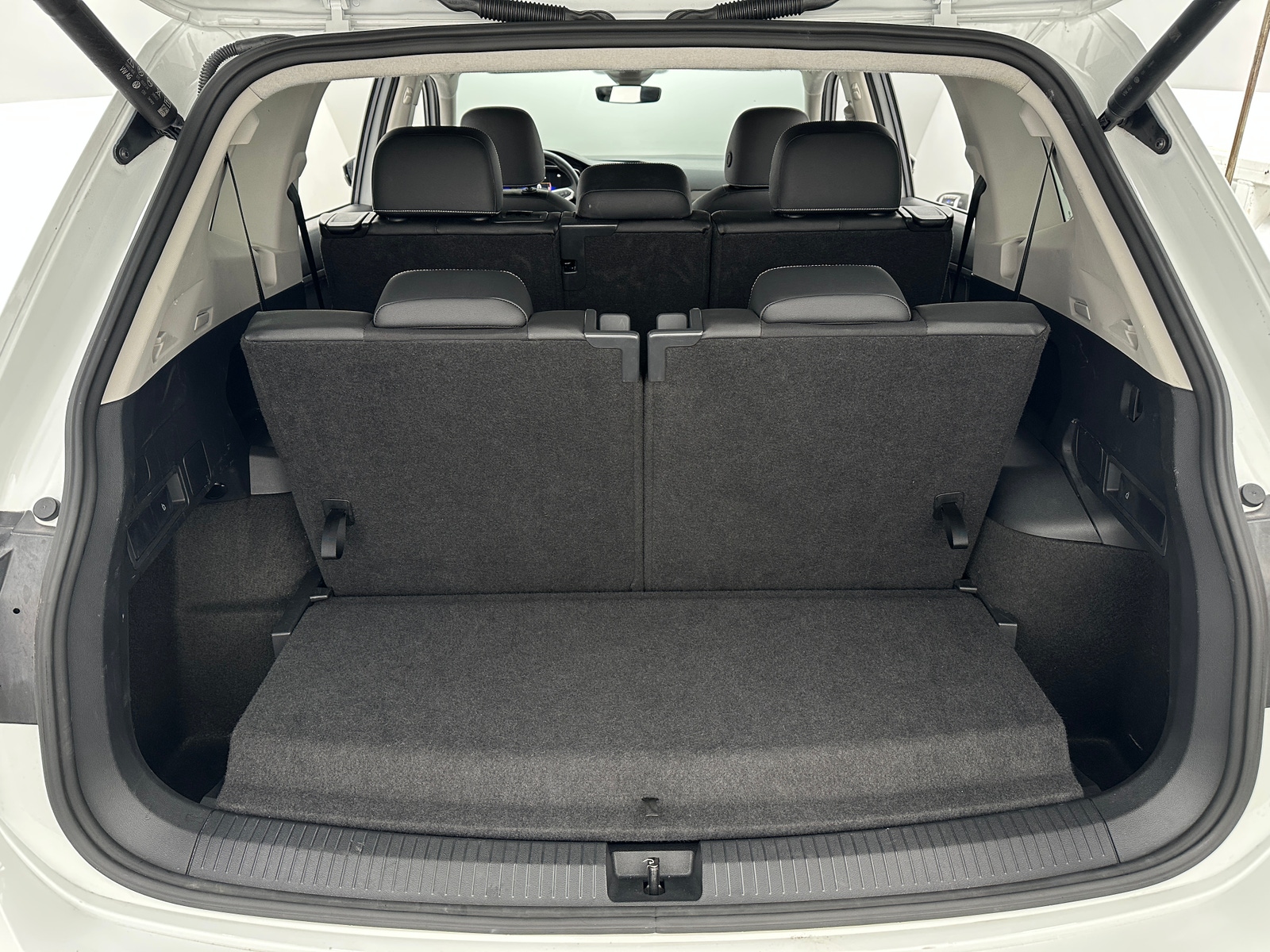 Thumbnail: 2024 Volkswagen Tiguan - 6