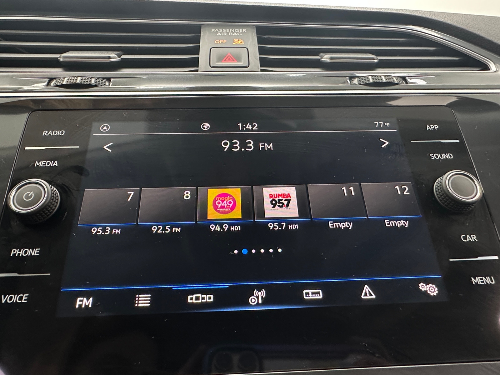 Thumbnail: 2024 Volkswagen Tiguan - 3