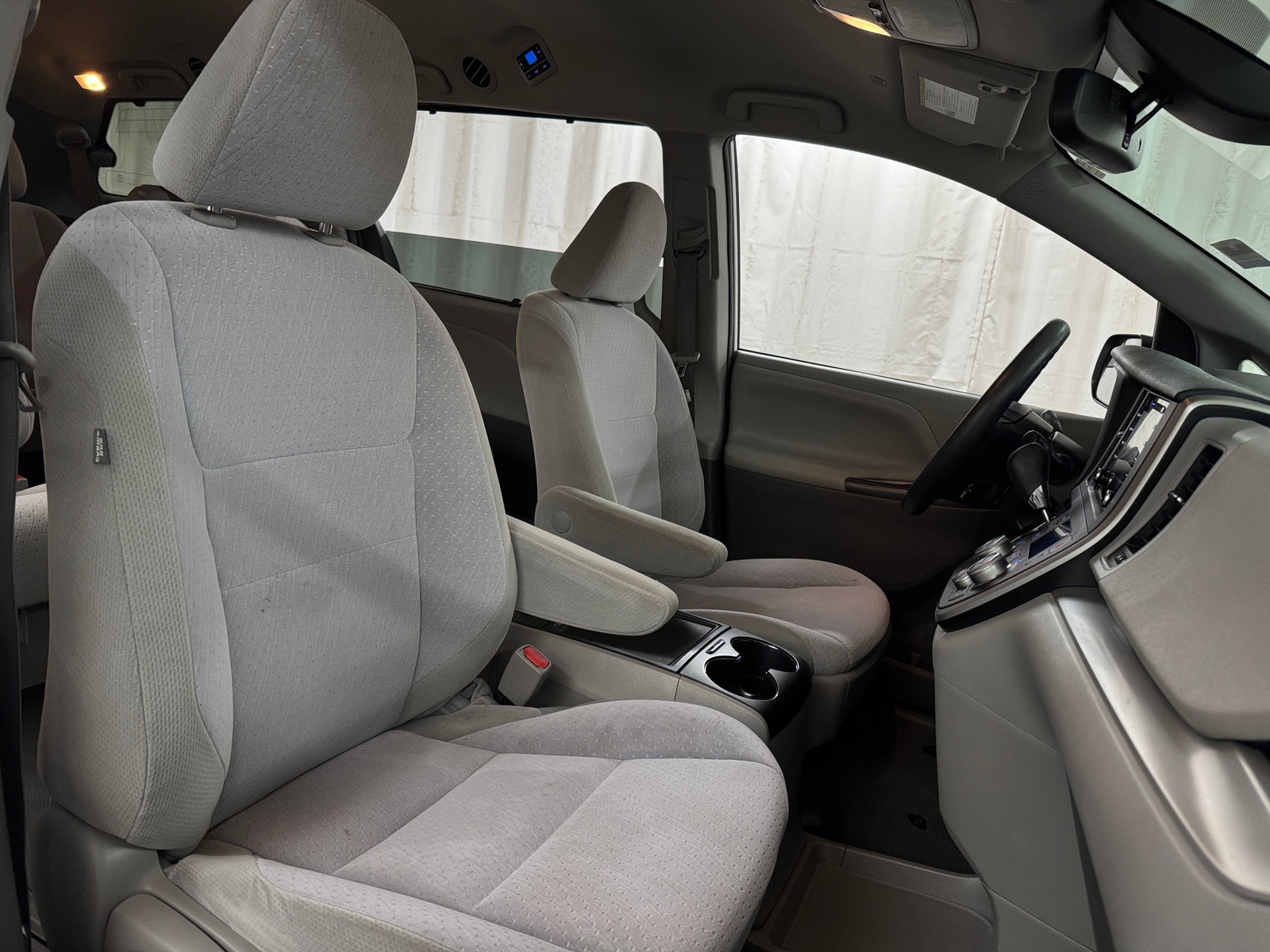 Thumbnail: 2020 Toyota Sienna - 2