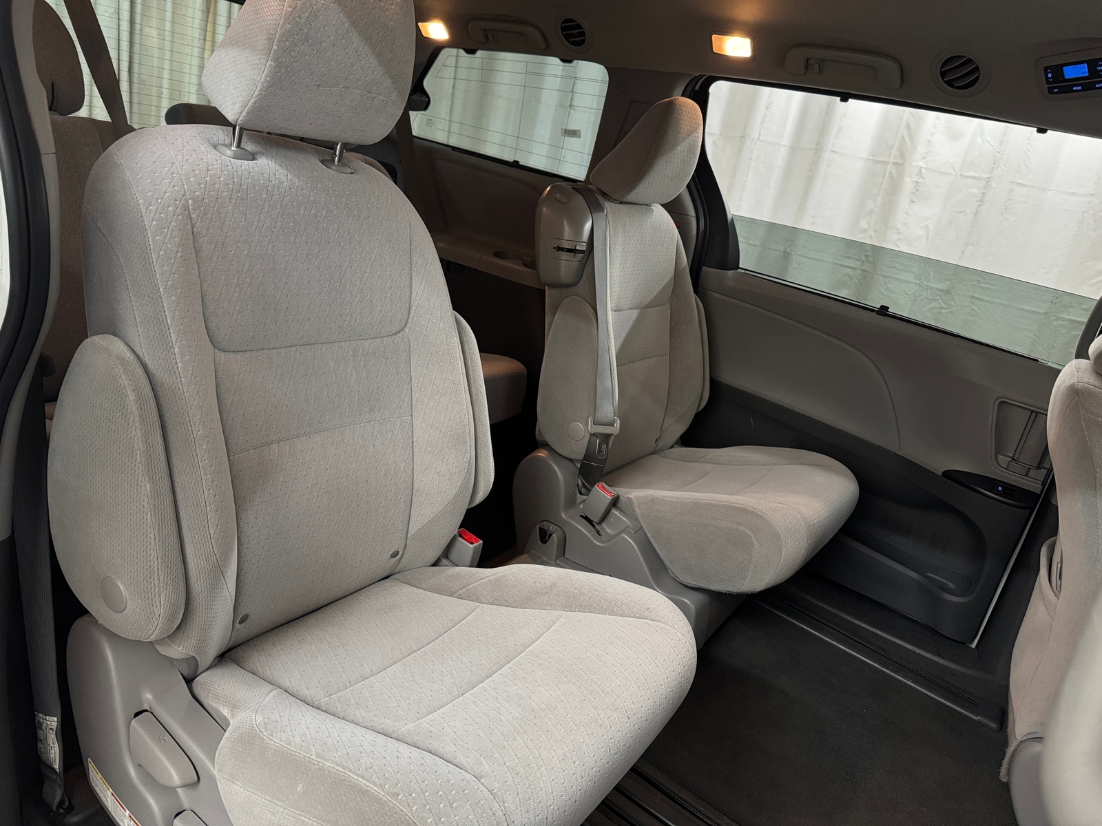 Thumbnail: 2020 Toyota Sienna - 6