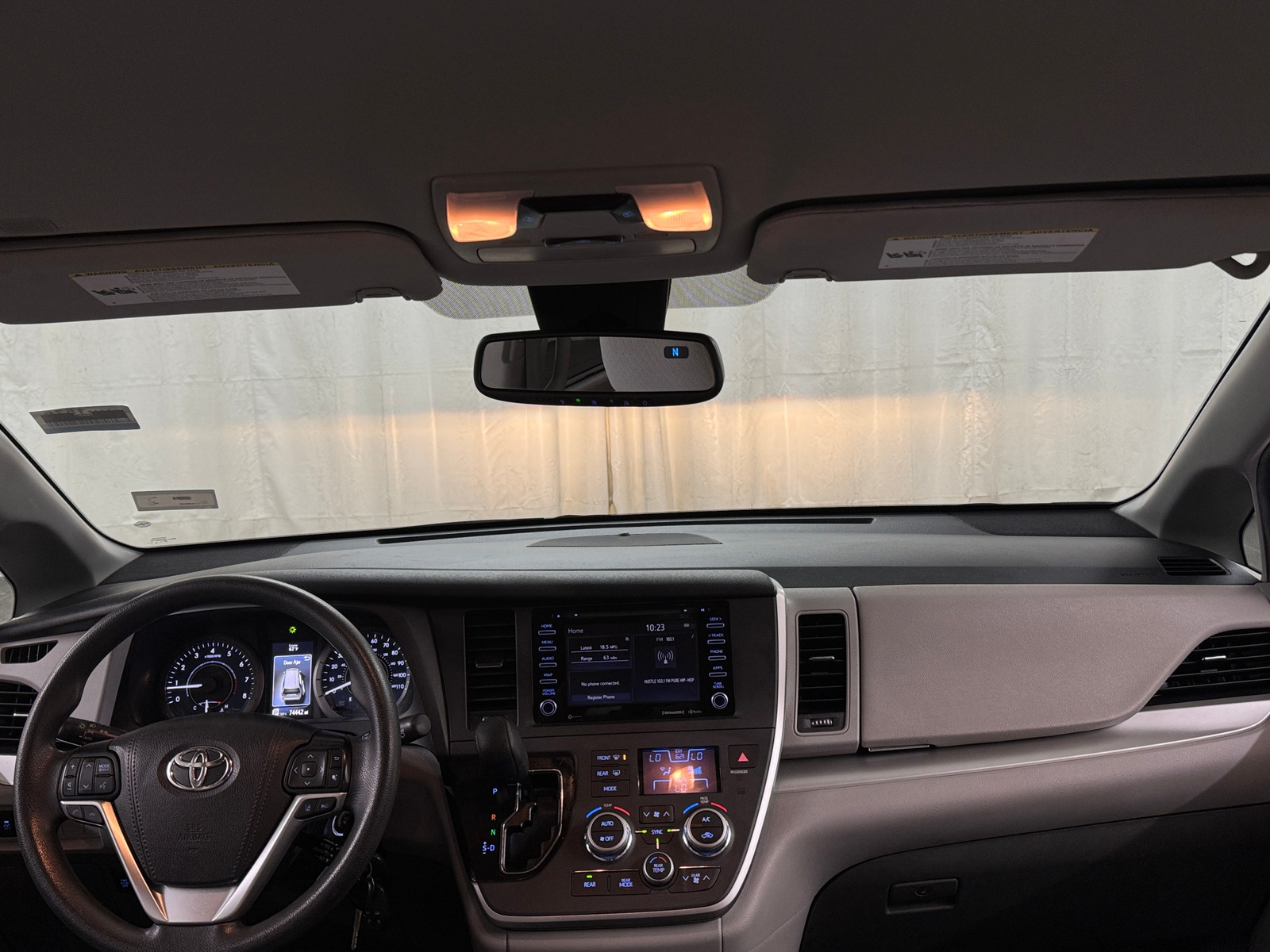 Thumbnail: 2020 Toyota Sienna - 3