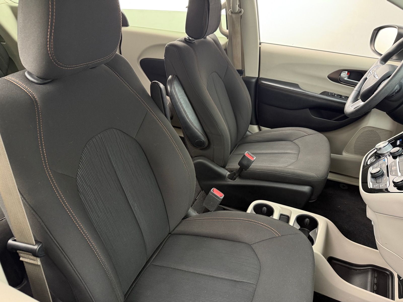 Thumbnail: 2017 Chrysler Pacifica - 2