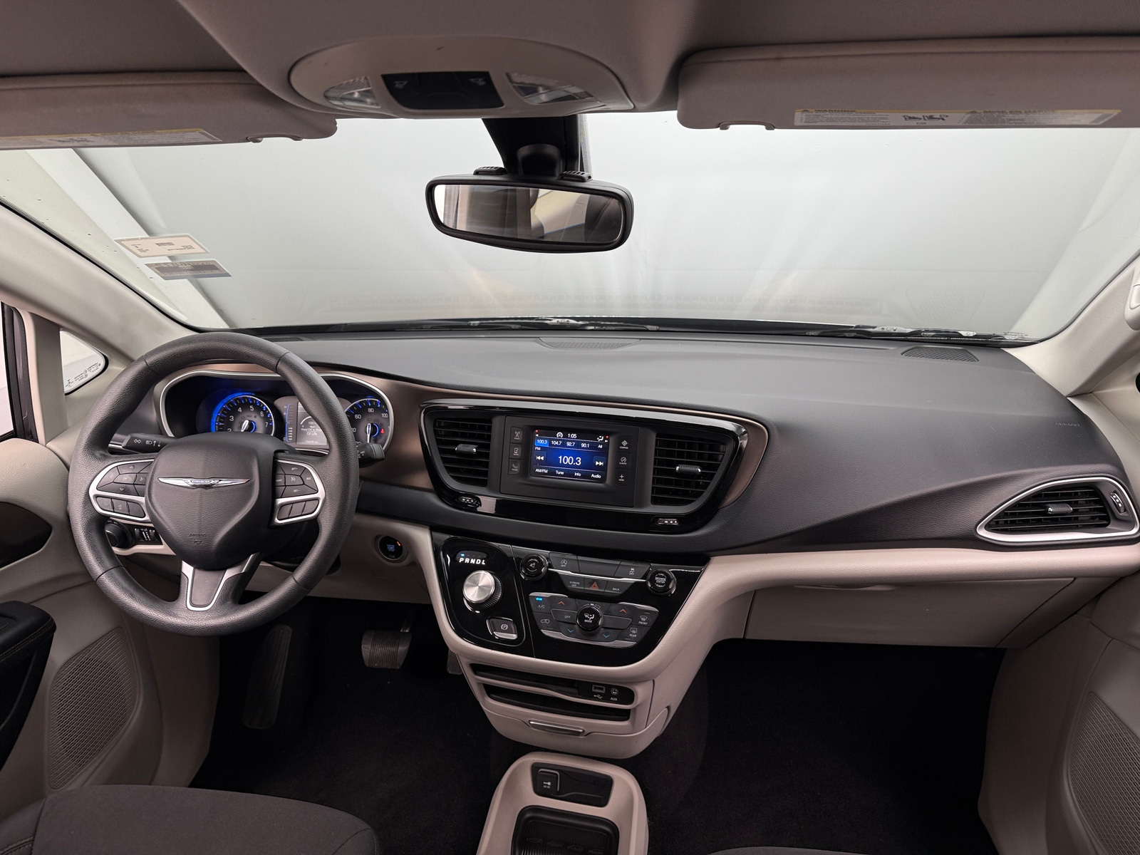 Thumbnail: 2017 Chrysler Pacifica - 3