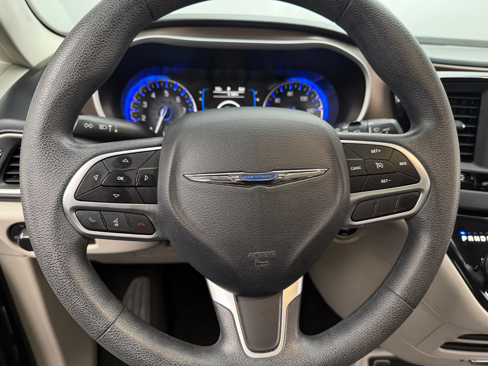 Thumbnail: 2017 Chrysler Pacifica - 5