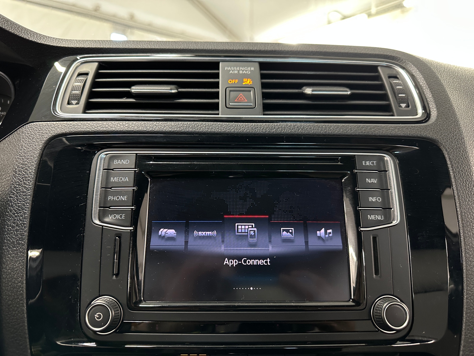 Thumbnail: 2016 Volkswagen Jetta - 3