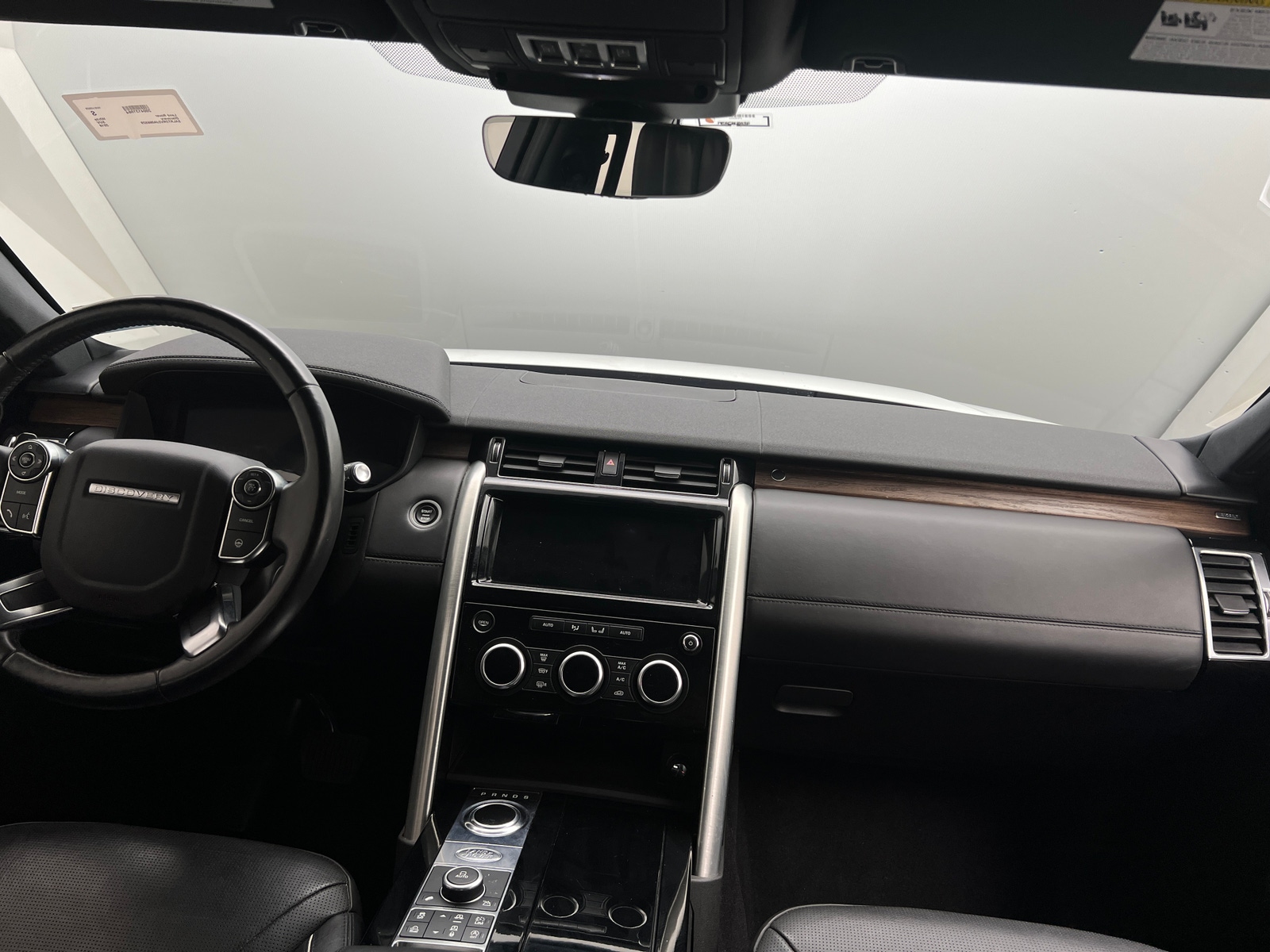 Thumbnail: 2018 Land Rover Discovery - 2
