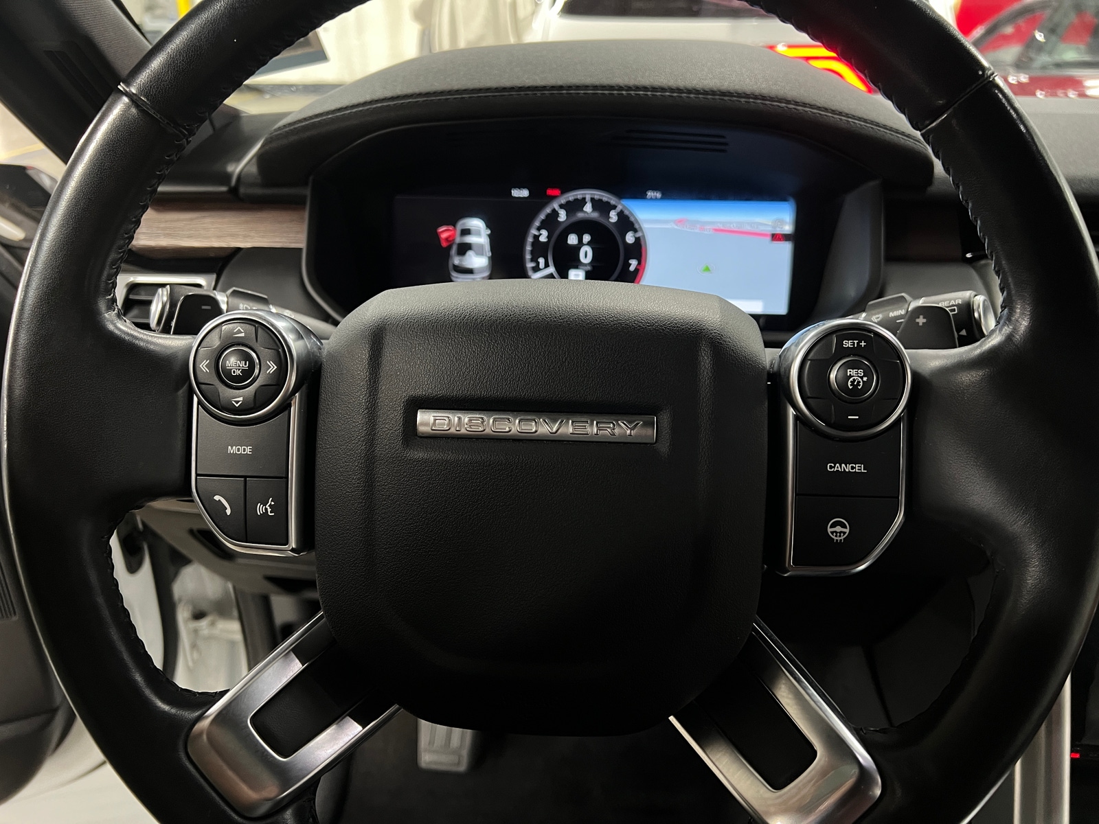Thumbnail: 2018 Land Rover Discovery - 4