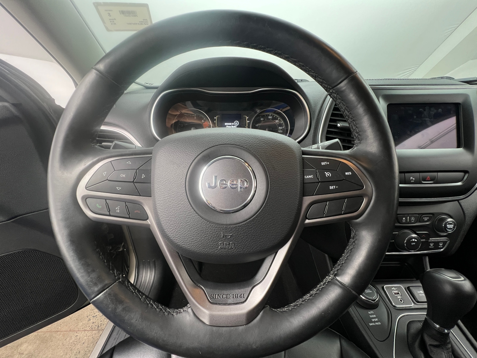 Thumbnail: 2019 Jeep Cherokee - 5