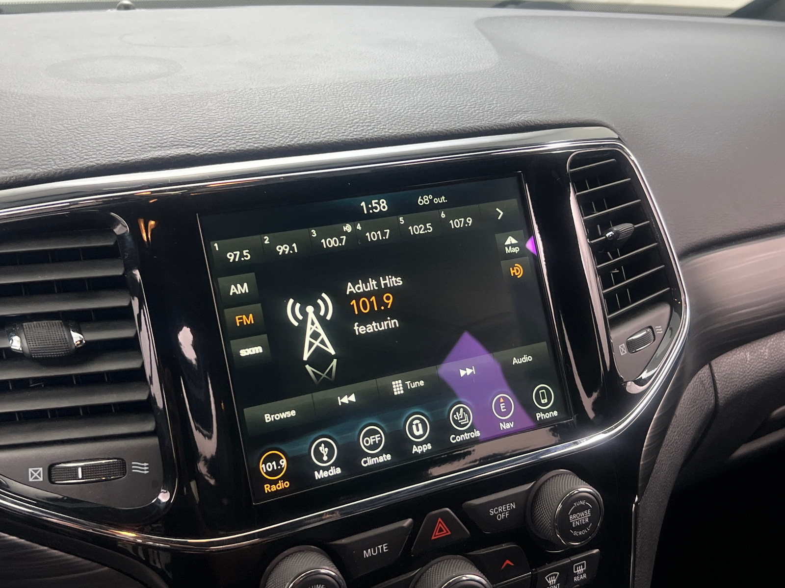 Thumbnail: 2019 Jeep Grand Cherokee - 4