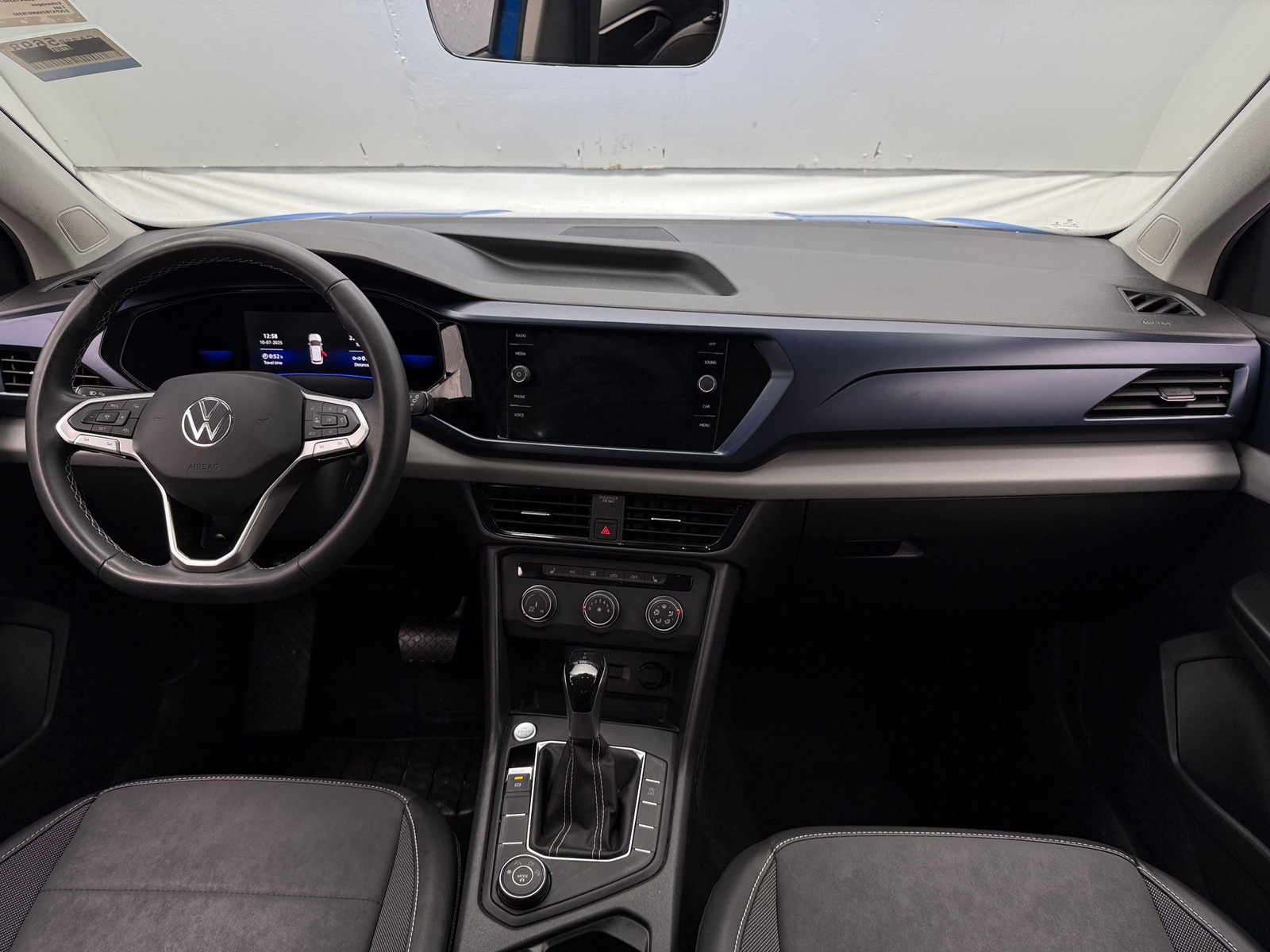 Thumbnail: 2022 Volkswagen Taos - 3