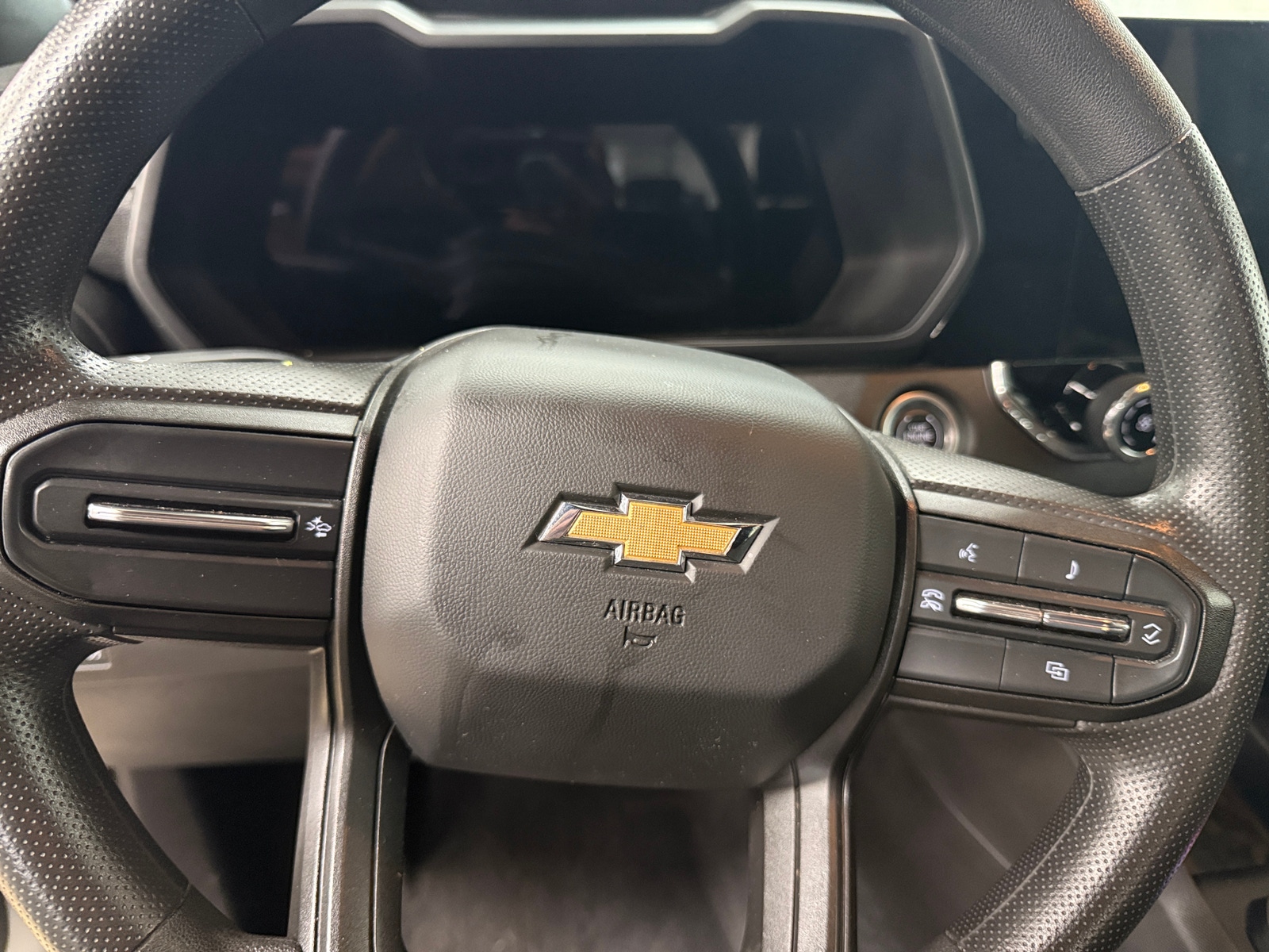 Thumbnail: 2024 Chevrolet Colorado - 5