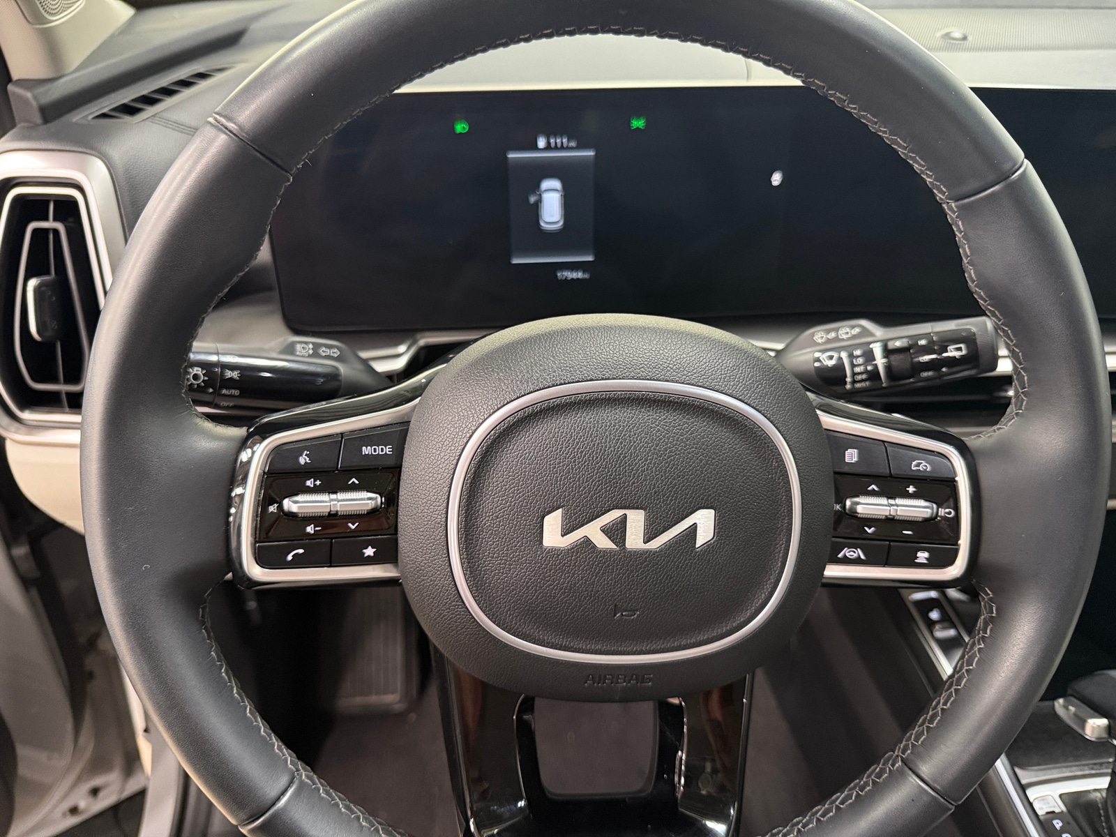 Thumbnail: 2024 Kia Sorento - 4