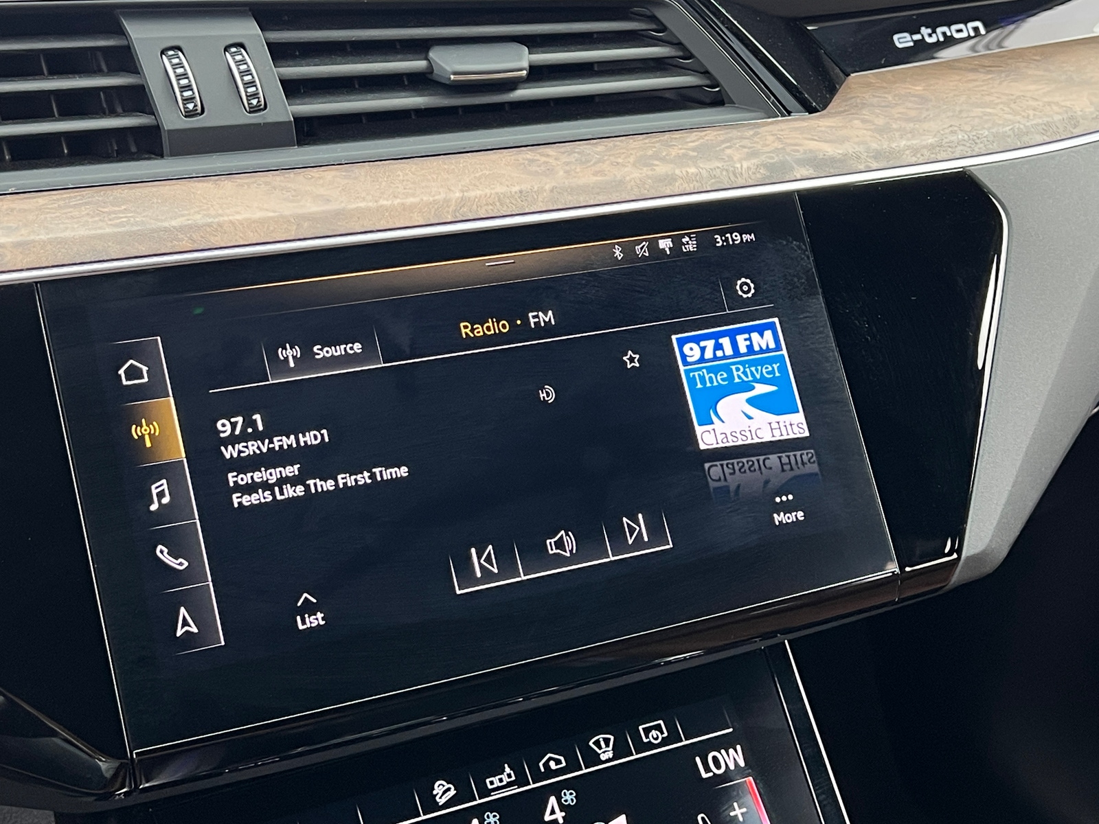 Thumbnail: 2019 Audi e-tron - 3