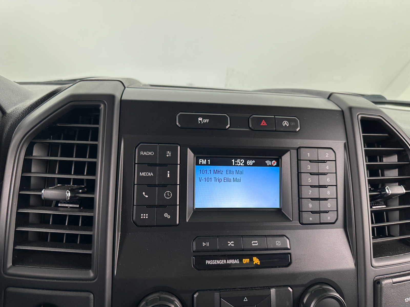 Thumbnail: 2019 Ford Econoline - 4