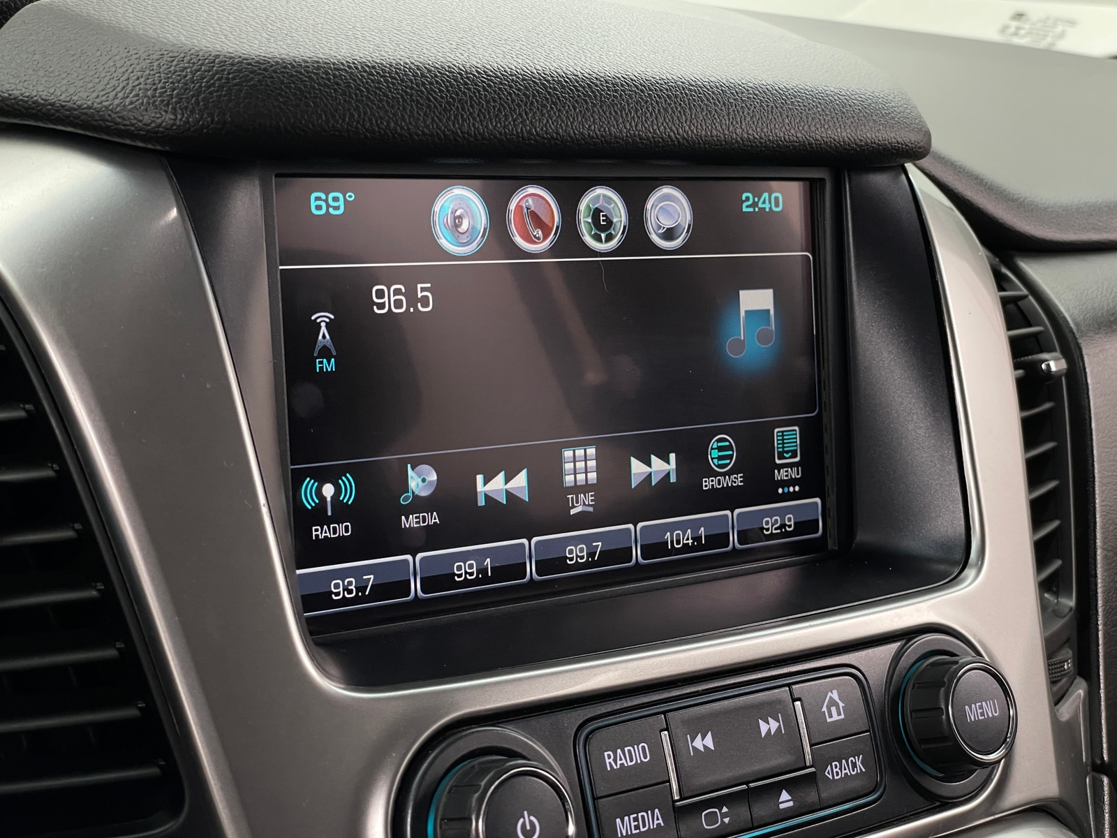 Thumbnail: 2019 Chevrolet Tahoe - 3