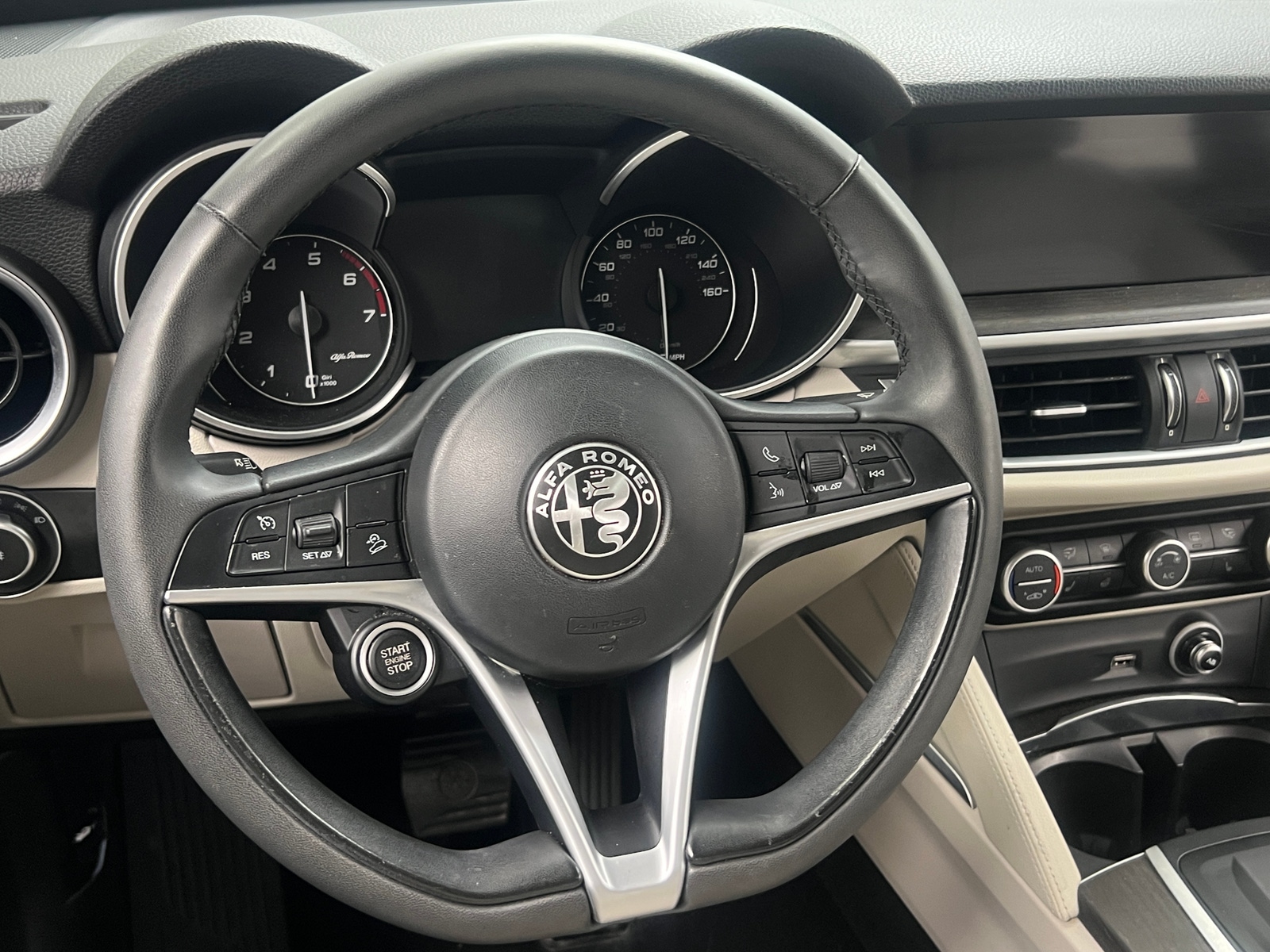 Thumbnail: 2019 Alfa Romeo Stelvio - 4
