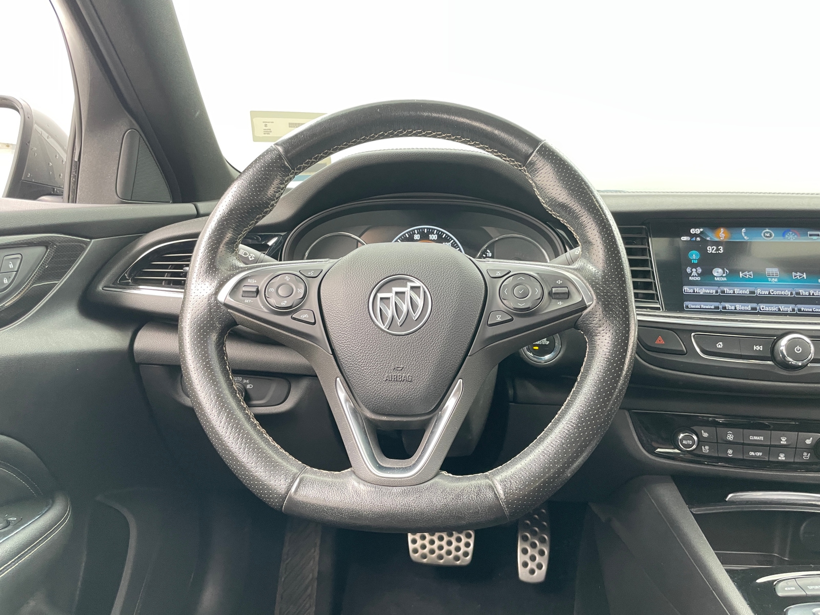 Thumbnail: 2018 Buick Regal - 4