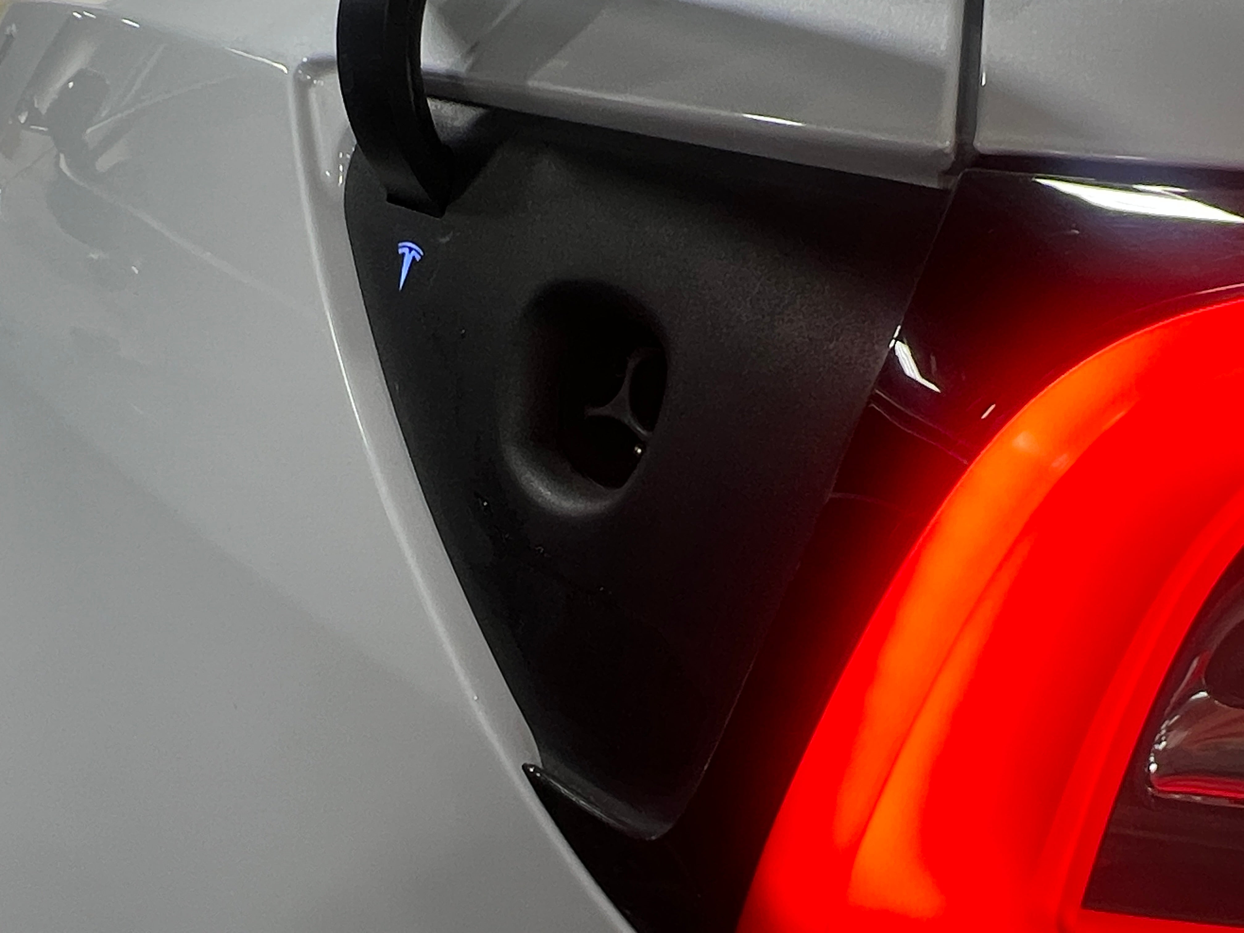 Used 2022 Tesla Model Y Long Range with VIN 7SAYGDEE4NF309685 for sale in Oak Creek, WI