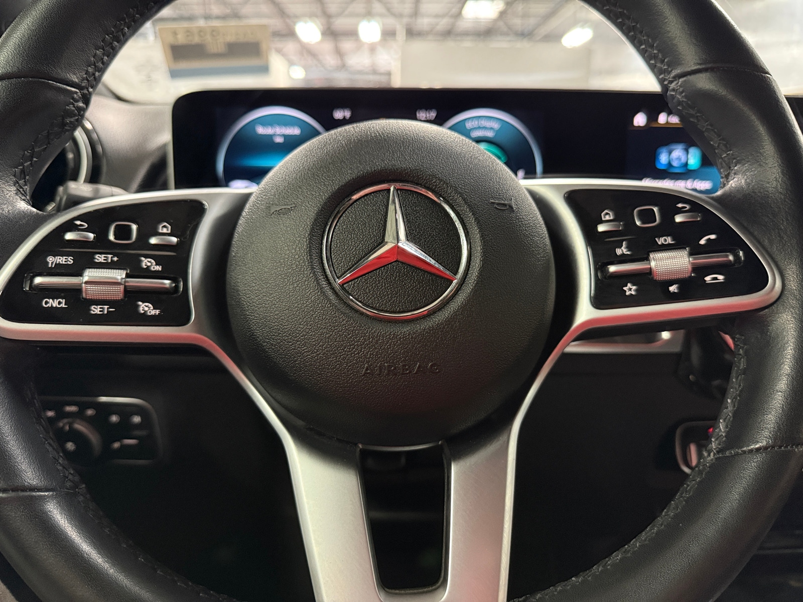 Thumbnail: 2020 Mercedes-Benz GLB - 4