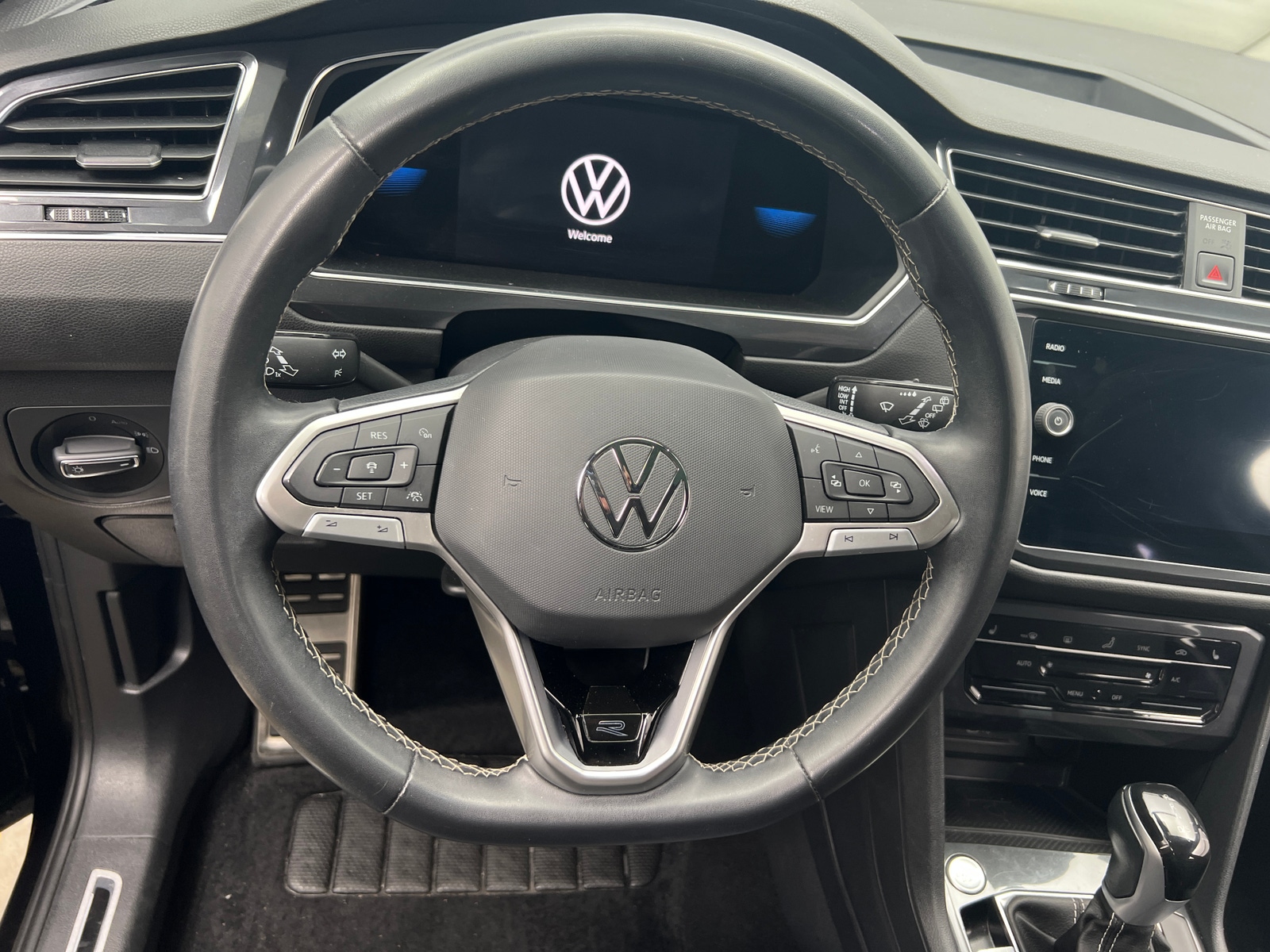 Thumbnail: 2023 Volkswagen Tiguan - 4