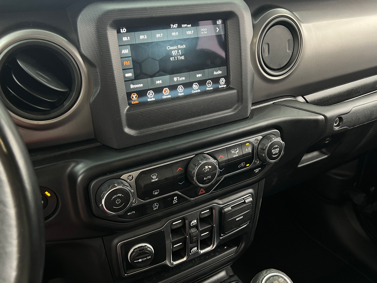 Thumbnail: 2021 Jeep Gladiator - 4