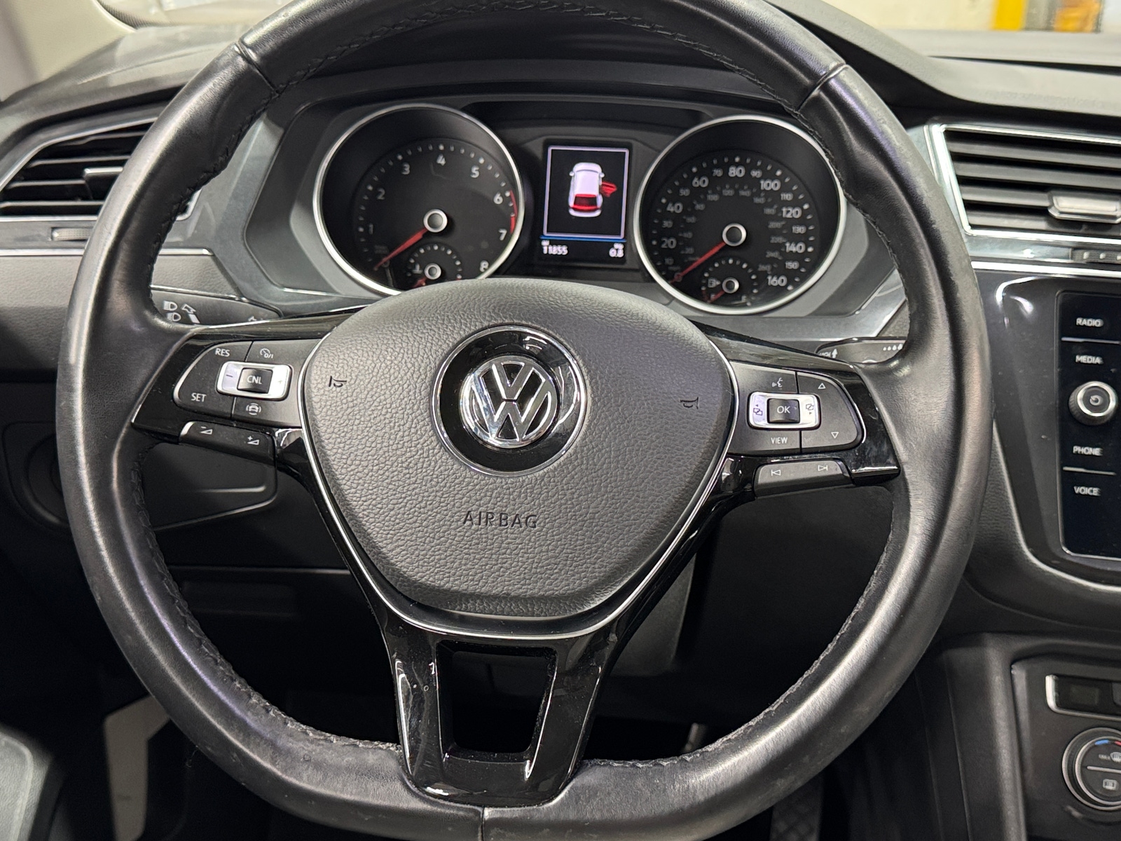 Thumbnail: 2019 Volkswagen Tiguan - 4