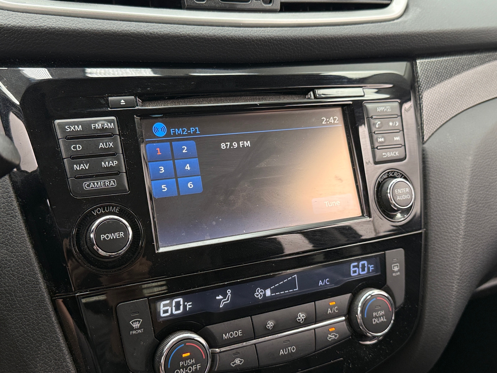 Thumbnail: 2016 Nissan Rogue - 3