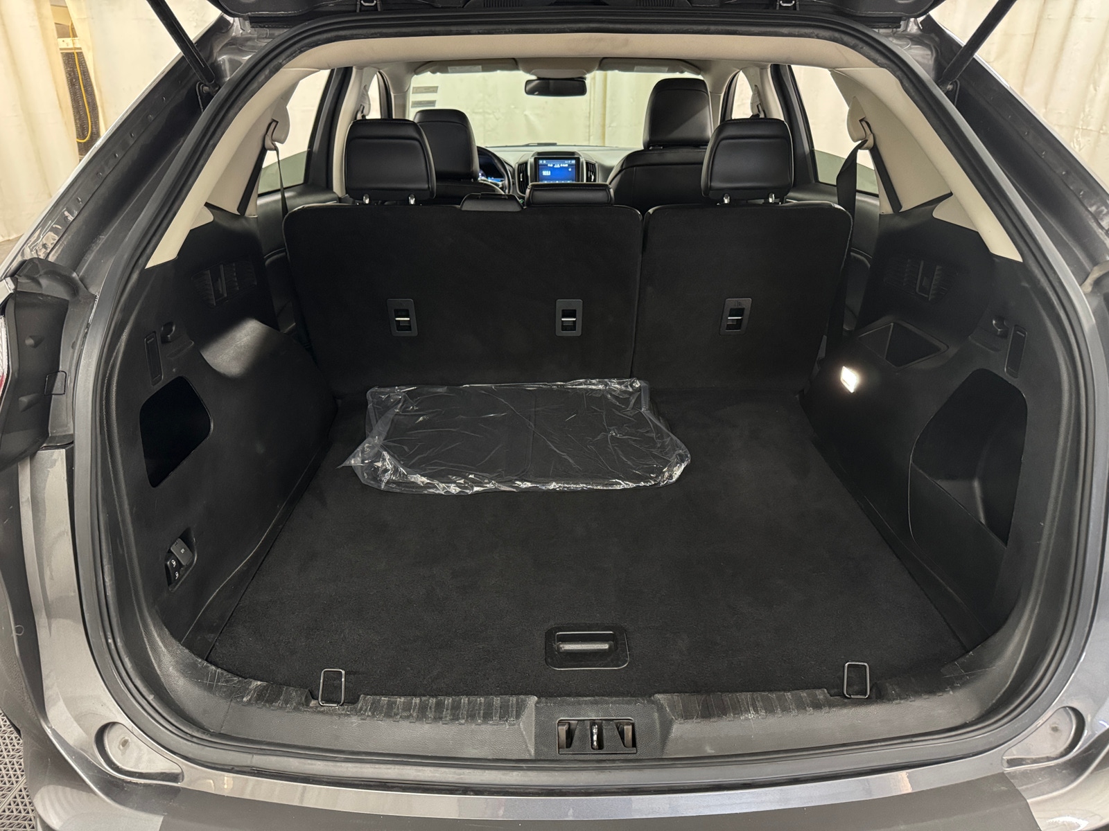 Thumbnail: 2022 Ford Edge - 6