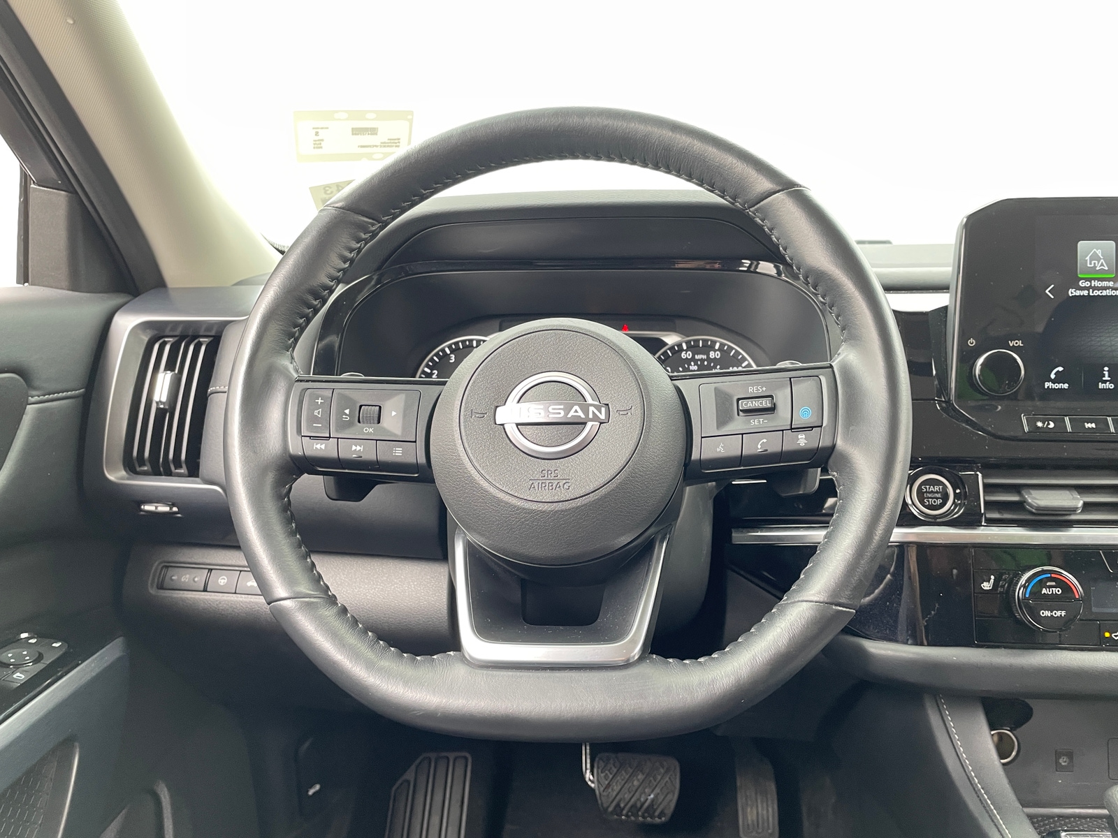 Thumbnail: 2023 Nissan Pathfinder - 4